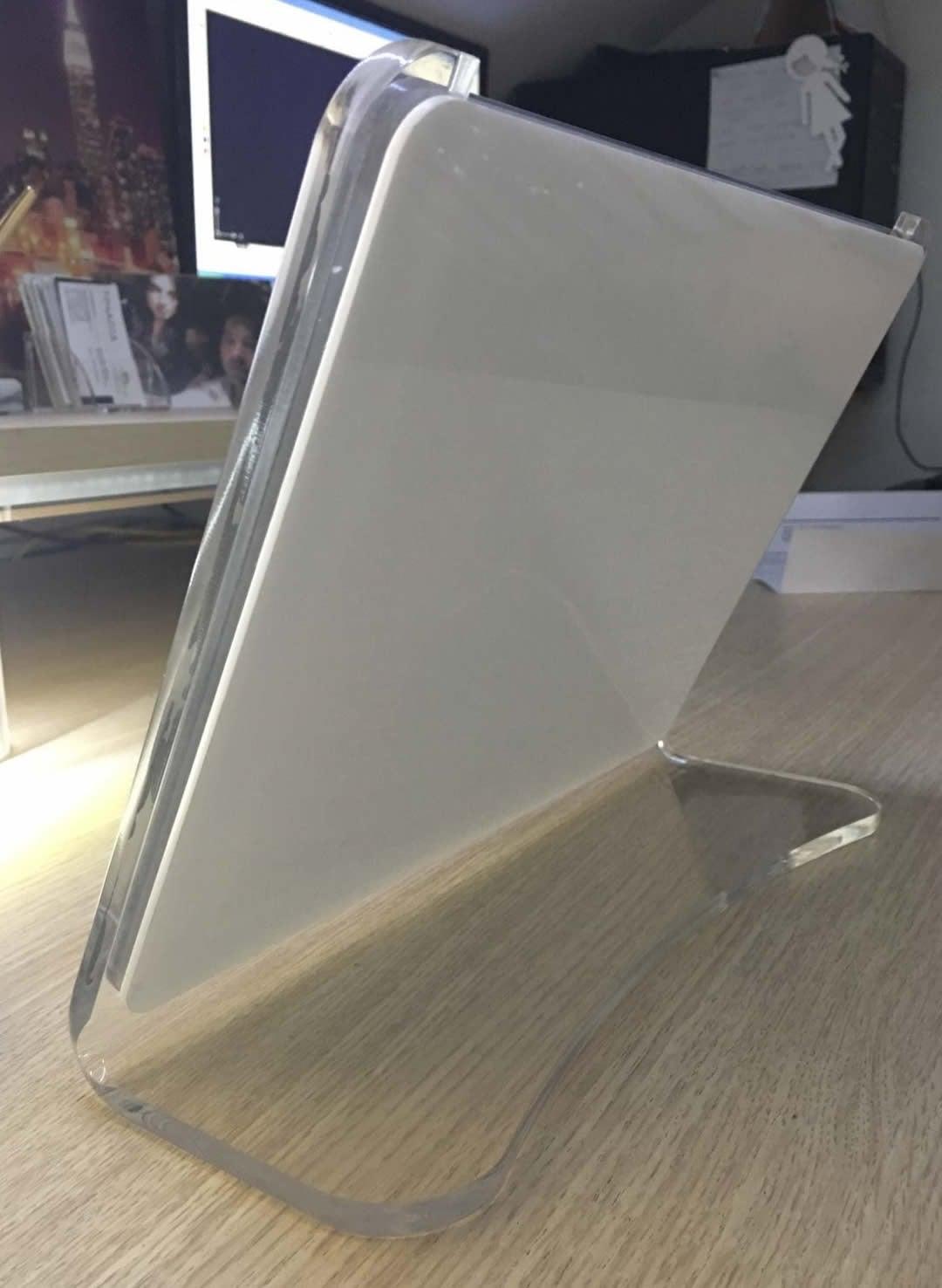 Porta tablet da tavolo in plexiglass trasparente