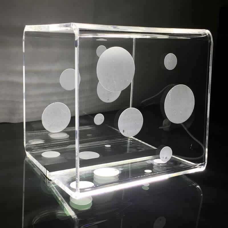 Lampada da tavolo in plexiglass